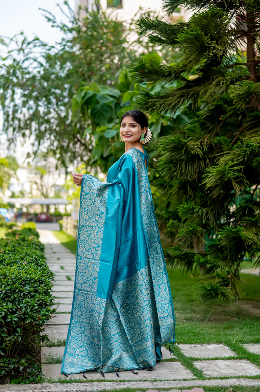 Arctic Blue Handloom Woven Raw Silk Saree With Blouse Piece