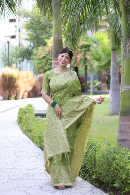 Mahendi Handloom Woven Raw Silk Saree With Blouse Piece
