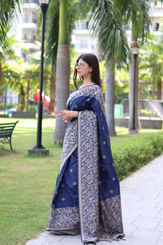 Navy Blue Handloom Woven Raw Silk Saree With Blouse Piece